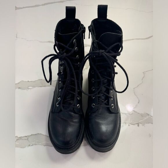 Steve Madden Shoes - Steve Madden black boots